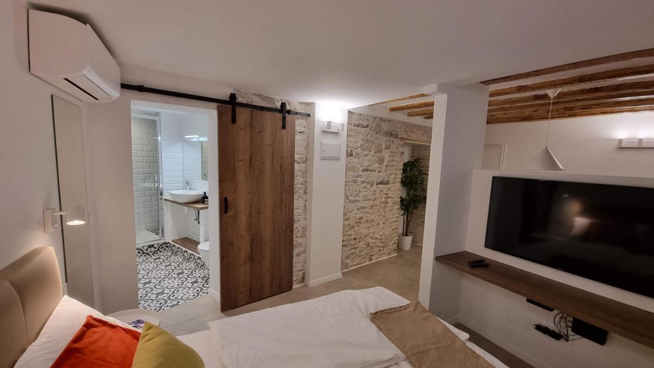 Vitelli Apartments And Rooms Split Exterior foto