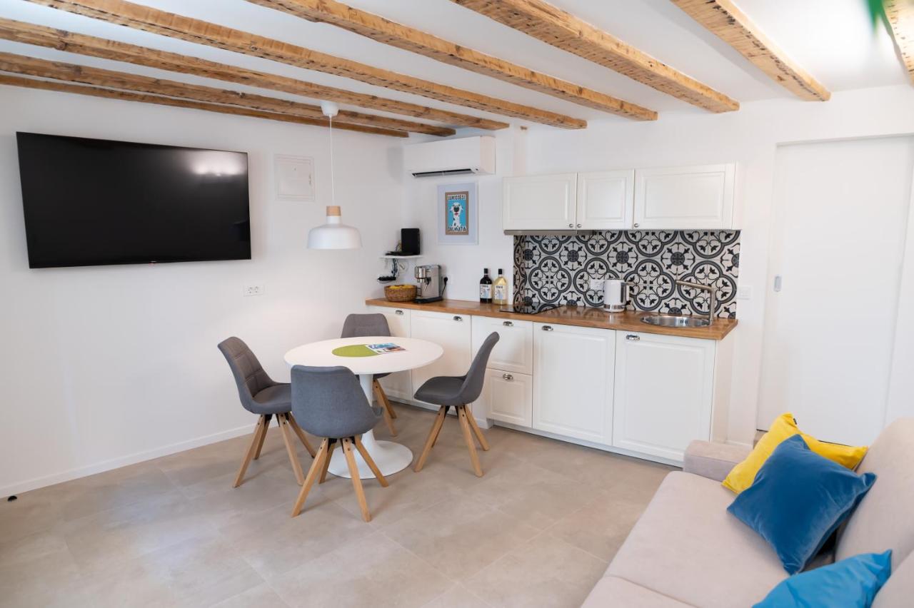 Vitelli Apartments And Rooms Split Exterior foto